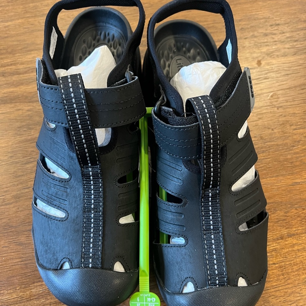 CROCS Yukon Fisherman Black Sandals
